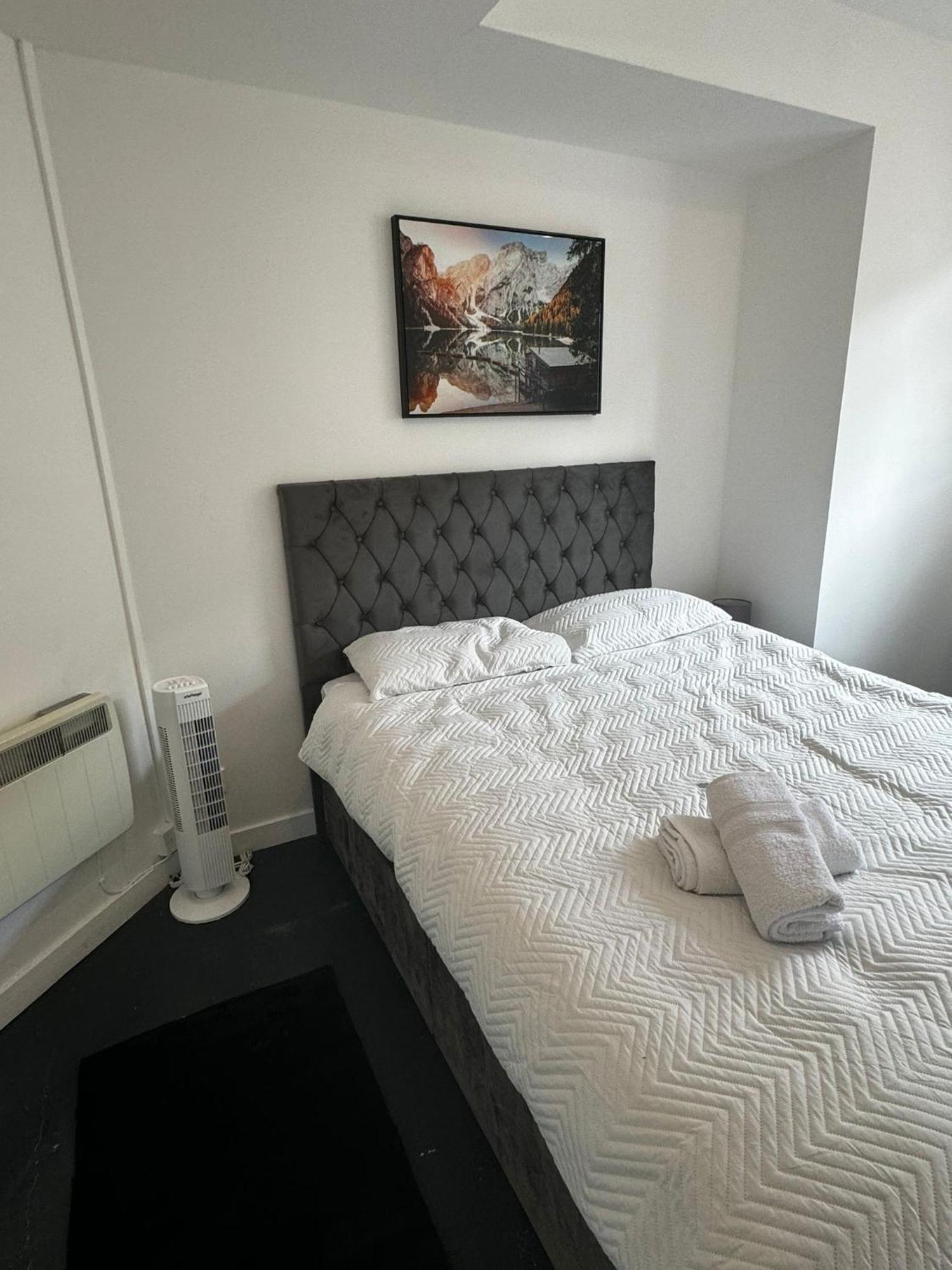 Victoria Street View Flat In Edinburgh Eb01 — Photos 1